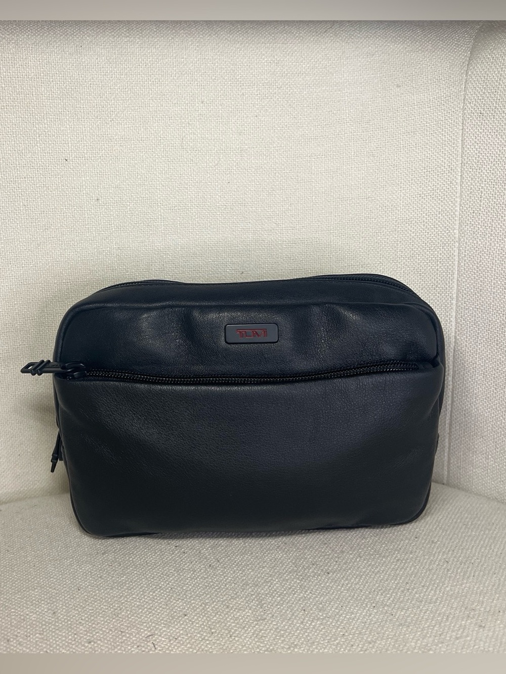 Tumi Black Leather Men’s Toiletry Kit Dopp Bag